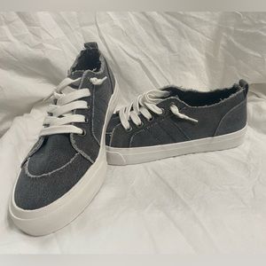 🔥🔥Brand new jelly pop canvas sneakers. Never worn